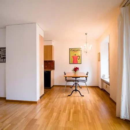 Flat - Balcony & Bundeshaus View *