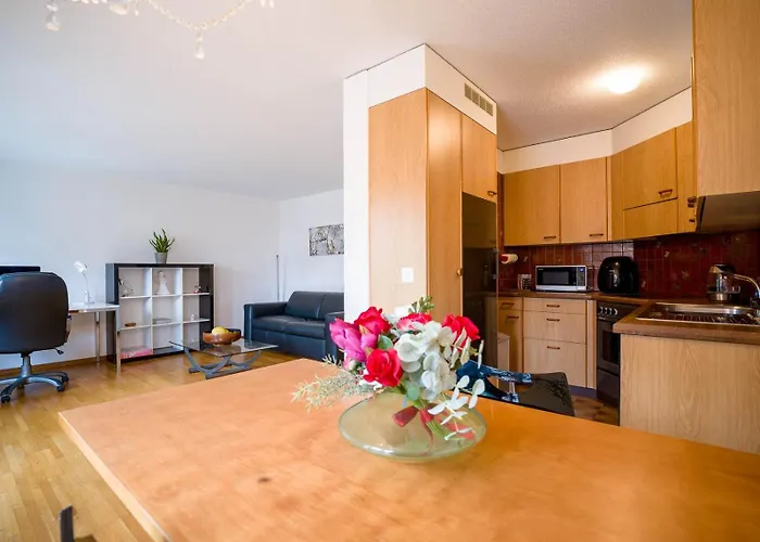 Апартаменты Flat - Balcony & Bundeshaus View *