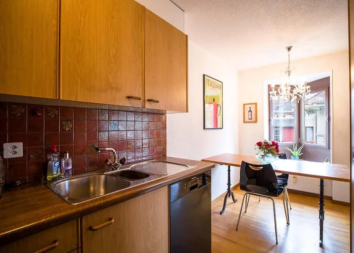 Flat - Balcony & Bundeshaus View * Берн